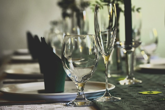 Wybierz najlepsze krzesła do jadalni! Czy krzesła do jadalni mogą być tapicerowane? Jakie powinny być najlepsze krzesła do jadalni?